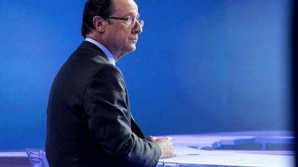 François Hollande travaille sa stature internationale alors que la droite l'attaque sur son manque d'expérience. (AFP - Jacques Brinon)