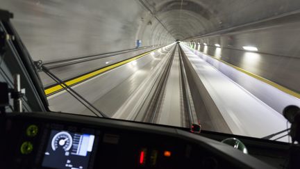 Un test de circulation dans le tunnel du Saint-Gothard, en 2015.&nbsp; (GAETAN BALLY / MAXPPP)