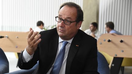 François Hollande&nbsp;dans les bureaux de la fondation La France s'engage à Paris, le 6 septembre 2017. (BERTRAND GUAY / AFP)