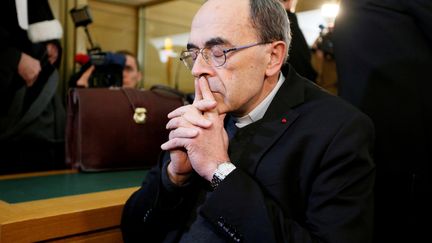 Philippe Barbarin patiente avant l'ouverture de son procès, le 7 janvier 2019, à Lyon. (EMMANUEL FOUDROT / REUTERS)