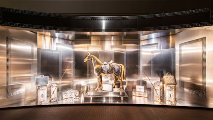 Une vitrine de l'exposition "Hermès à tire-d'aile". (Hermès - Benoît Teillet)