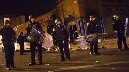 Policiers à Baltimore le 28 avril 2015 (Reuters - Adrees Latif)