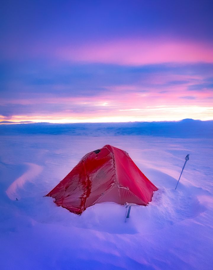 Pierre-Antoine Guillotel a dû remonter plusieurs fois sa tente lors de tempêtes en Islande. (PIERRE-ANTOINE GUILLOTEL)