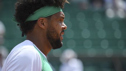 Toute la déception et l'incompréhension de Tsonga éliminé dès le 1er tour. (ERIC FEFERBERG / AFP)