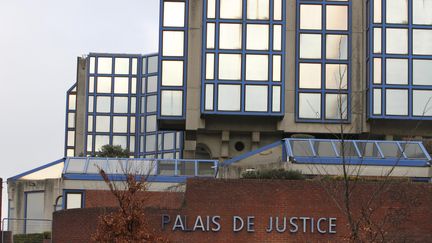  (Le jeune homme est jugé au tribunal de Bobigny pour le meurtre d'un DJ en 2011 © Maxppp)