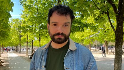 Denis, 26 ans, demandeur d'emploi à Paris, a voté pour Jean-Luc Mélenchon au premier tour de l'élection présidentielle de 2022. (MANON MELLA / FRANCEINFO)