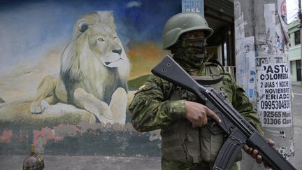 A soldier stands guard in Quito, Ecuador, on January 13, 2024, while the country is in "emergency state" since the prison escape of a powerful drug trafficker.  (AFP)