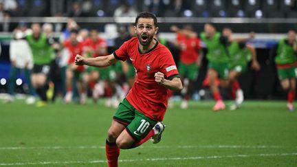 Bernardo Silva après son tir au but décisif, face à la Slovénie, en huitième de finale de l'Euro, le 1er juillet 2024, à Francfort. (JAVIER SORIANO / AFP)