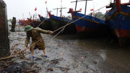 Le Vietnam se prépare à l'arrivée de la tempête tropicale Nesat. (HOANG DINH NAM / AFP)