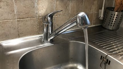 Un Français consomme en moyenne 150 litres d'eau par jour à la maison. (THOMAS PONTILLON / RADIO FRANCE)