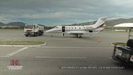 Prendre un jet comme on commande un taxi : quel impact écologique ? (COMPLEMENT D'ENQUETE / FRANCE 2)