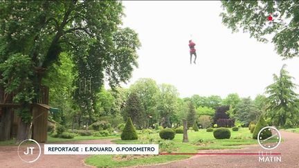 Loisirs : à Chartres, un accrobranche en pleine ville