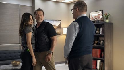 Arnold Schwarzenegger et Monica Barbaro, dans "Fubar". (CHRISTOS KALOHORIDIS / NETFLIX)