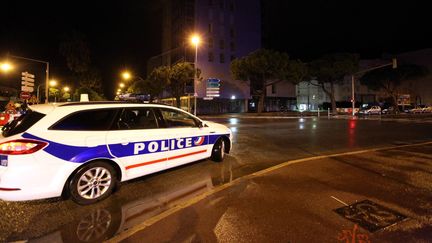 Une op&eacute;ration polici&egrave;re dans le quartier des Moulins, &agrave; Nice (Alpes-Maritimes), le 17 novembre 2014. (  MAXPPP)