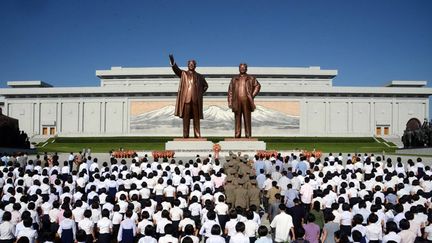 &nbsp; (Statues de Kim II Sung et Kim Jong Un à Pyongyang © Maxppp)