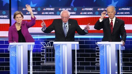 Elizabeth Warren, Bernie Sanders et Joe Biden lors du débat démocrate à Las Vegas (Nevada), le 19 février 2020. (MARIO TAMA / GETTY IMAGES NORTH AMERICA / AFP)