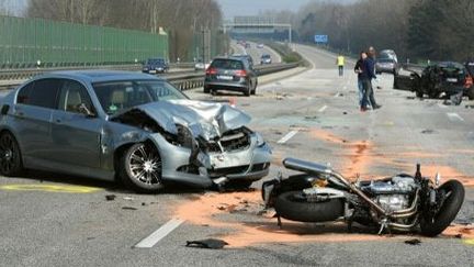 Carambolage de cinq véhicules dont une moto sur une autoroute allemande. (INGO WAGNER / DPA / DPA PICTURE-ALLIANCE/AFP)