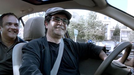 &nbsp; (Jafar Panhai et un client dans son taxi)