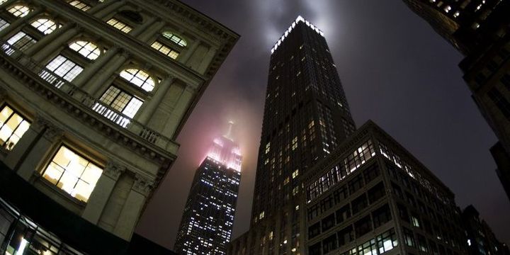 Les lumières de l'Empire State Building au travers du brouillard en janvier 2013
 (DON EMMERT / AFP)