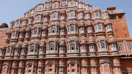 Le palais des vents, bâtiment construit au XVIIIe&nbsp;siècle à Jaipur, considéré comme l'une des merveilles de l'architecture rajput. (Photo Emmanuel Langlois)