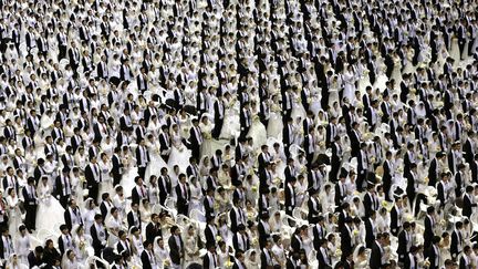 C&eacute;r&eacute;monie de mariages collectifs &agrave; Gapyeong (Cor&eacute;e du Sud), le 17 f&eacute;vrier 2013. (LEE JIN-MAN / AP / SIPA)