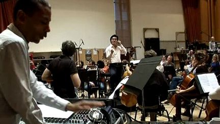 Jeff Mills en répétition avec l'orchestre symphonique de Bretagne
 (France3/culturebox)