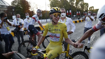 Tadej Pogacar à son arrivée sur les Champs-Elysées, à Paris, lors de la dernière étape du Tour de France, le 20 septembre 2020.&nbsp; (STEPHANE MAHE / AFP)