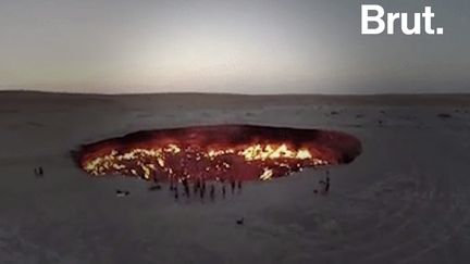 La Porte de l'Enfer est un champ de gaz naturel situé à Derweze, dans la province d'Ahal au Turkménistan.