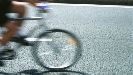 Image illustration d'un cycliste (FRÉDÉRIC CIROU / MAXPPP)