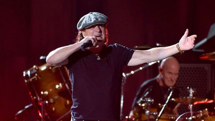 AC/DC aux Grammy Awards le 8 février 2015 à Los Angeles : Brian Johnson (vocal) et le nouveau batteur Chris Slader qui était dans la formation au début des années 1990
