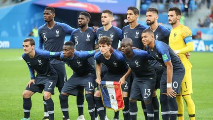 L'équipe de France de football pose avant la demi-finale de la Coupe du monde face à la Belgique, à Saint-Pétersbourg (Russie), le 10 juillet 2018. (THIAGO BERNARDES / FRAMEPHOTO / AFP)