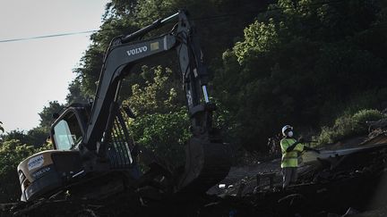 A demolition during the first Wuambushu operation, in Koungou, Mayotte, May 23, 2023. (PHILIPPE LOPEZ / AFP)