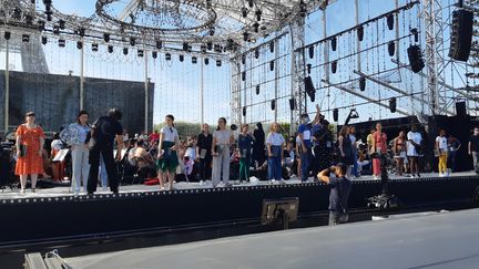 Les 19 jeunes chanteuses de la Maîtrise de Radio France lors de la répétition du concert du 14 juillet avec l'Orchestre national de France et le Chœur de Radio France&nbsp; (ANNE CHÉPEAU / FRANCEINFO / RADIO FRANCE)