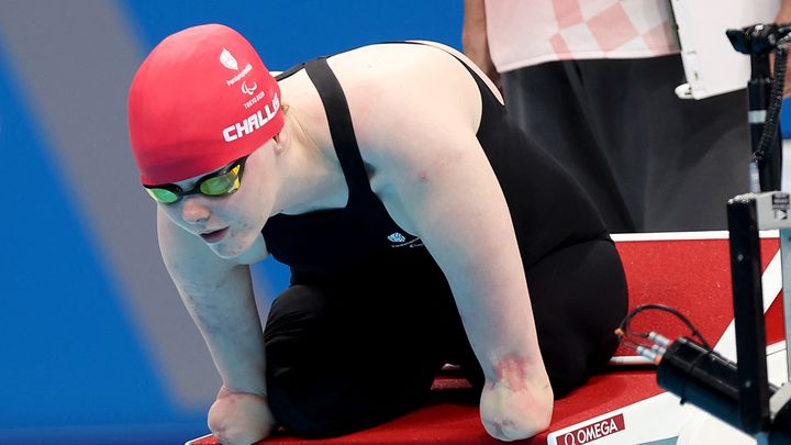 La nageuse britannique Ellie Challis, ici en séries du 50 m brasse catégorie SB3 des Jeux paralympiques de Tokyo, le 31 août 2021. (BEHROUZ MEHRI / AFP)