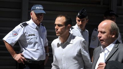 R&eacute;my Di Gr&eacute;gorio (au centre), et son avocat Dominique Mattei (&agrave; droite), le 12 juillet 2012. (GERARD JULIEN / AFP)