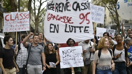 Des professeurs manifestent contre la réforme du collège, à Paris, jeudi 8 septembre 2016.&nbsp; (PHILIPPE LOPEZ / AFP)