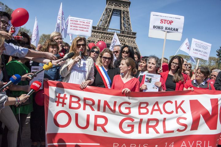 Tr&egrave;s peu de personnes se sont rendues &agrave; la manifestation &agrave; Paris en soutien aux lyc&eacute;ennes enlev&eacute;es par Boko Haram le 14 avril 2014. (CITIZENSIDE/YANN KORBI / CITIZENSIDE.COM)