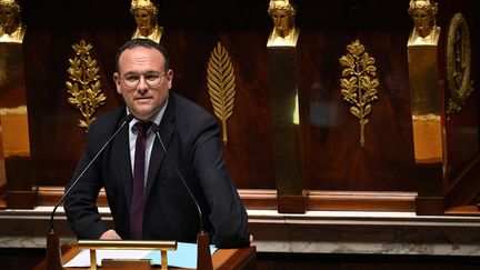 Le député Les Républicains de l'Ain, Damien Abad, à la tribune de l'Assemblée nationale, le 15 juillet 2020. (MARTIN BUREAU / AFP)