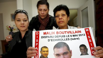 Deux ans après la disparition de Malik Boutvillain, sa famille lance un nouvel appel à Echirolles (Isère), le 17 avril 2014. (MAXPPP)