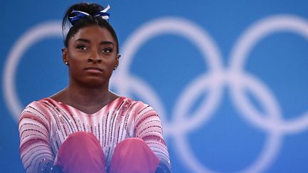 Simone Biles&nbsp;va témoigner mercredi au Congrès des ratés de l'enquête du FBI sur les agressions sexuelles commises par Larry Nassar. (LIONEL BONAVENTURE / AFP)