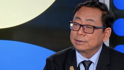 Aung Myo Min,&nbsp;ministre des droits humains pour le gouvernement birman en exil, était l'invité spécial du 23h de franceinfo. (FRANCEINFO)