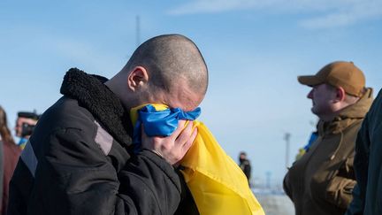 A former Ukrainian prisoner of war released in an exchange with Russia, January 31, 202 (location unknown).  (INSTAGRAM / VOLODYMYR ZELENSKY ACCOUNT / AFP)