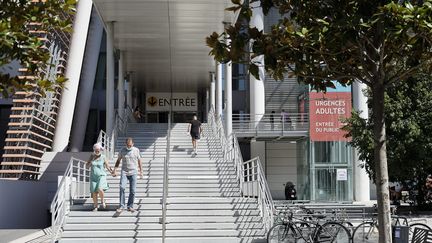 L'entrée de l'hôpital de La Timone à Marseille. Photo d'illustration. (TOMASELLI ANTOINE / MAXPPP)