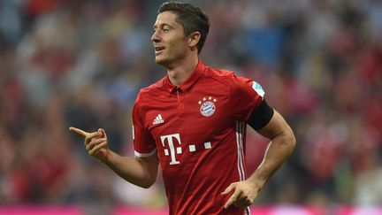 Robert Lewandowski double buteur du Bayern (CHRISTOF STACHE / AFP)