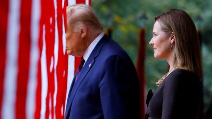 Nomination d'Amy Coney Barrett (26 septembre 2020) : la juge conservatrice et anti-avortement a été choisie par Donald Trump pour succéder à Ruth Bader Ginsburg. (CARLOS BARRIA / REUTERS)