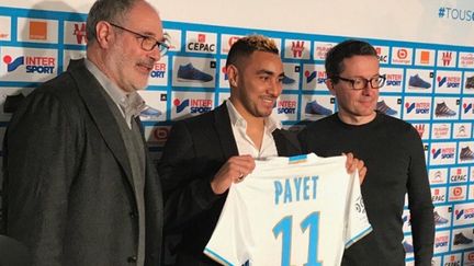 Dimitri Payet lors de la conférence de presse de présentation avec son nouveau maillot de l'OM