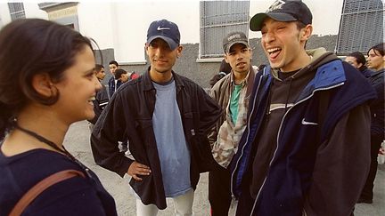 Des lycéens à Bab El Oued, en Algerie, le 17 février 2000.&nbsp; (AFP)