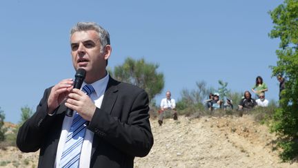 Le d&eacute;put&eacute; PS de l'Ard&egrave;che, Pascal Terrasse, lors d'une manifestation contre l'exploitation de gaz de schiste, le 16 avril 2011, &agrave; Donz&egrave;re (Dr&ocirc;me). (FABRICE ANTERION / MAXPPP)