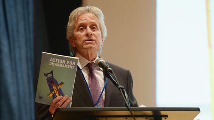 L'acteur am&eacute;ricain Michael Douglas, messager de la paix pour l'ONU, le 15 avril 2014, &agrave; New York (Etats-Unis). (MICHAEL LOCCISANO / GETTY IMAGES)