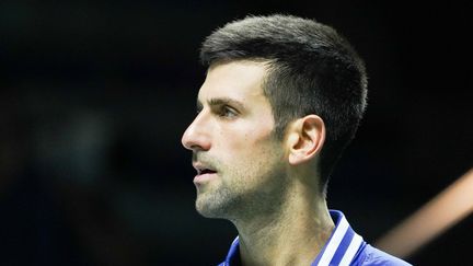 Novak Djokovic, lors de la demi-finale de la Coupe Davis, disputée entre la Croatie et la Serbie au Madrid Arena, le 3 décembre 2021.&nbsp; (OSCAR GONZALEZ / NURPHOTO / AFP)